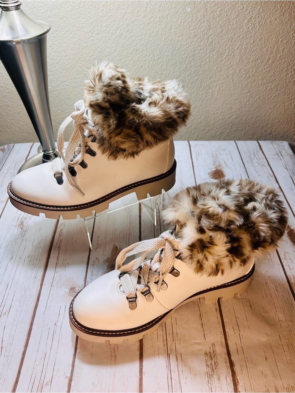 White Mountain Cheetah Lined Faux Fur White Lug Lace Up Boots Women’s Size 9 - Picture 5 of 7